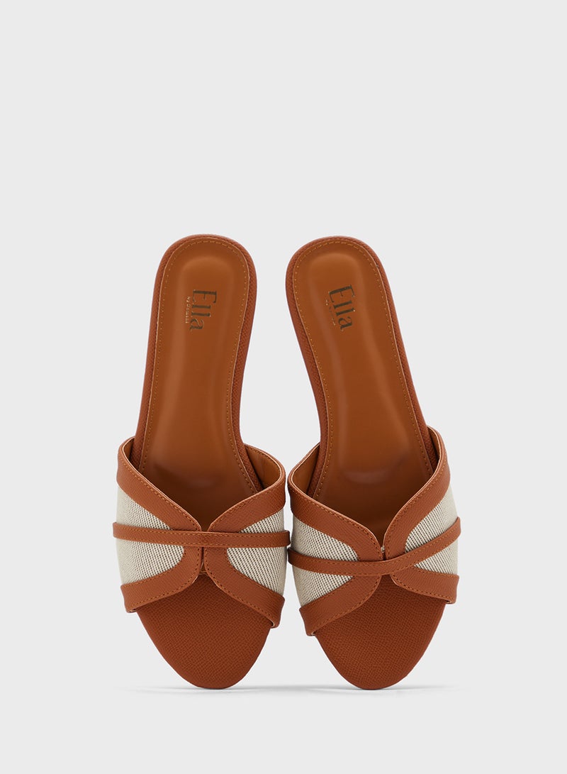 ايلا صندل مسطح بألوان متضاربة - Image 3