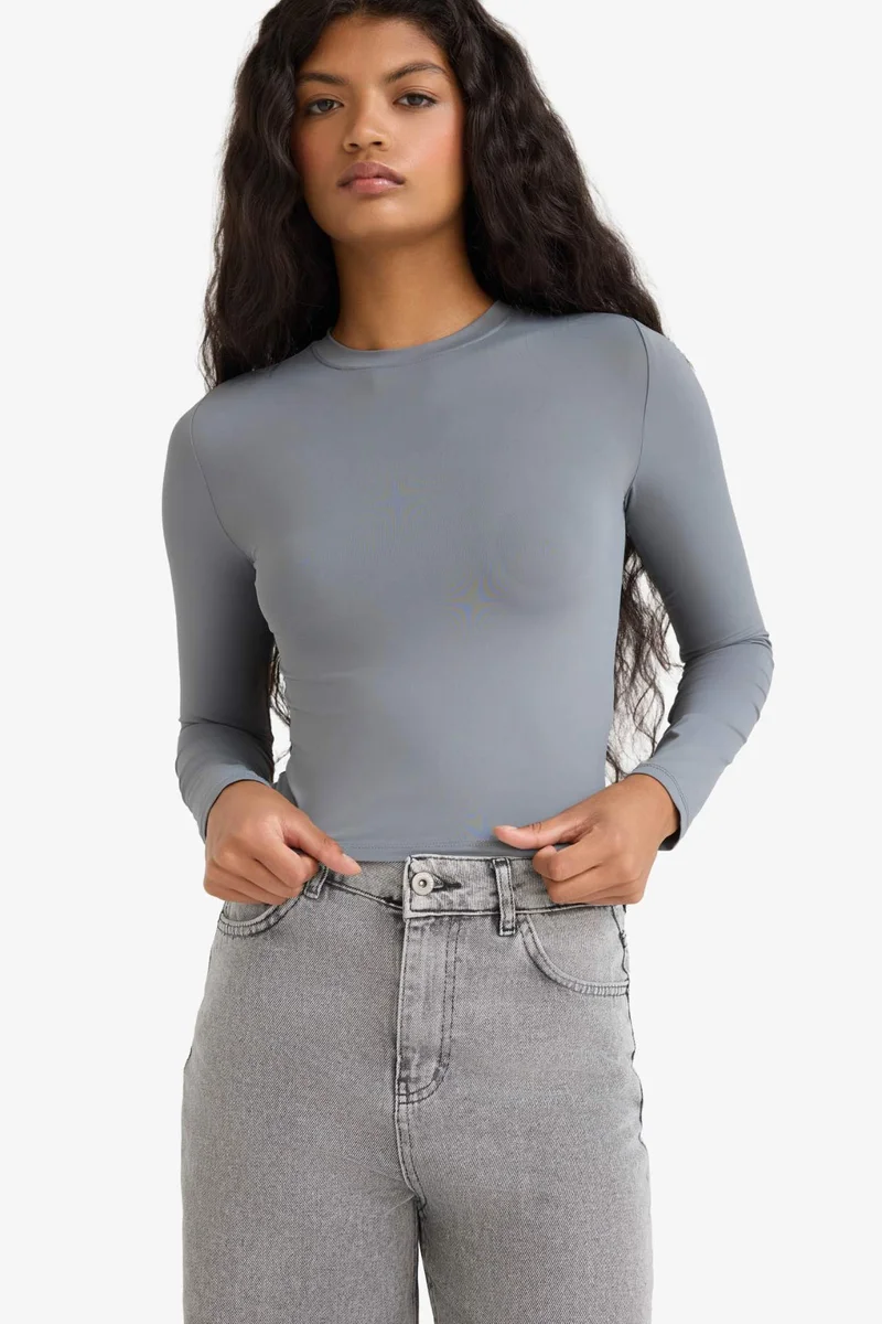 ديفاكتو Fitted Crew Neck Long Sleeve T-Shirt