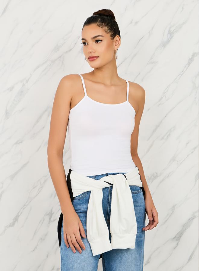 ستايلي تيشيرت بدون أكمام بياقة سكوب وحمالات بتصميم سادة - Image 1