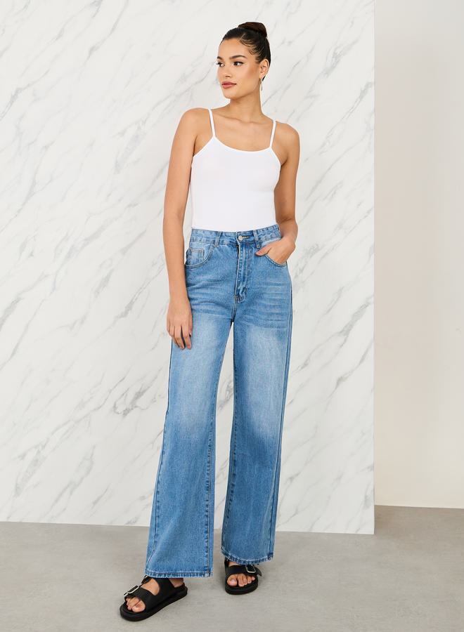 ستايلي تيشيرت بدون أكمام بياقة سكوب وحمالات بتصميم سادة - Image 2