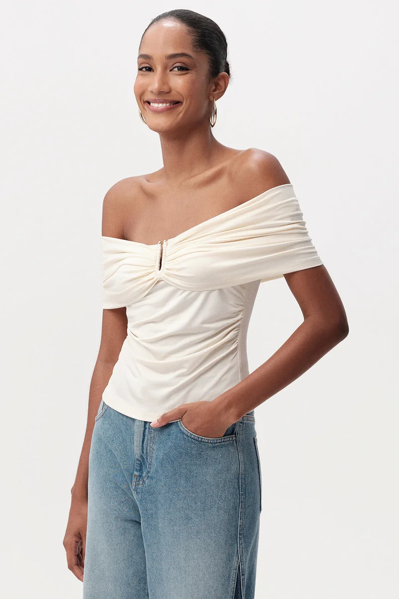 Exquise Off-the-shoulder slim-fit knitted cream blouse with metal buckle.