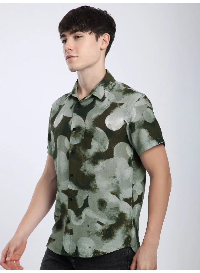 بيونغ قميص بطبعة دائرية مجردة باللون البني