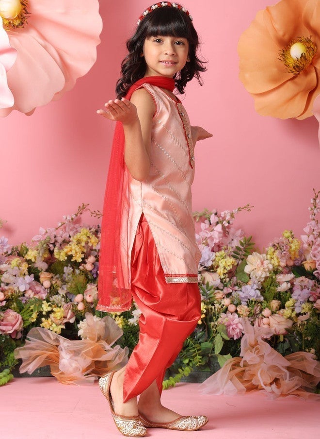 Saka Designs كُرتا مزهرة مع بنطلونات دهوتي ودوبيتا للفتيات - Image 4