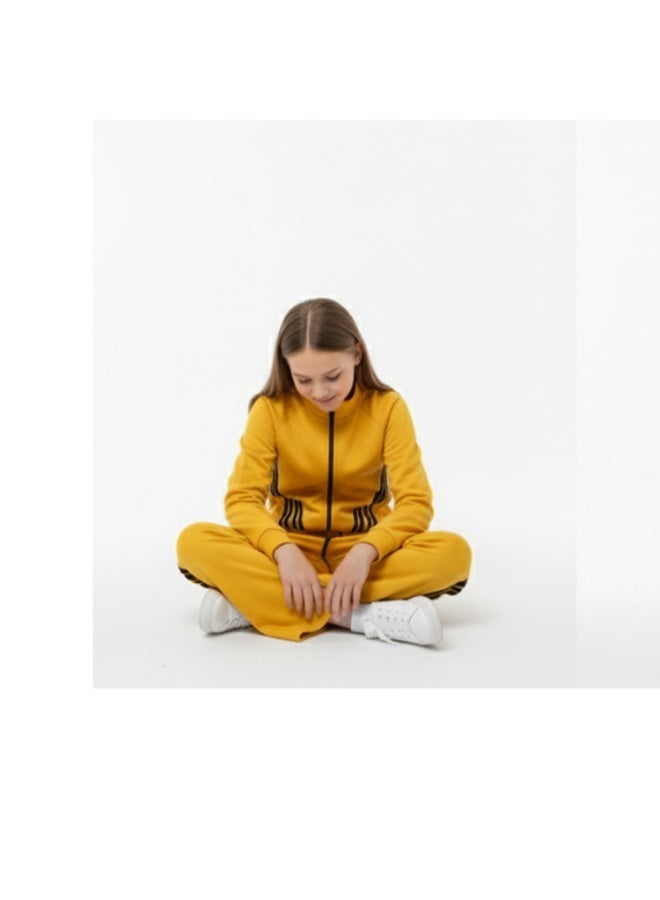 Girls' winter tracksuit with velvet lining and striped design