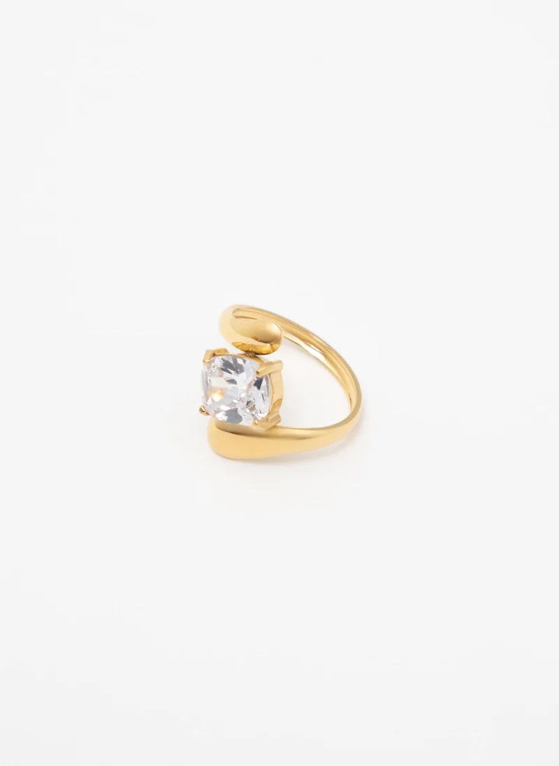 ليتشي خاتم ذو شكل معقد مع حجر كبير