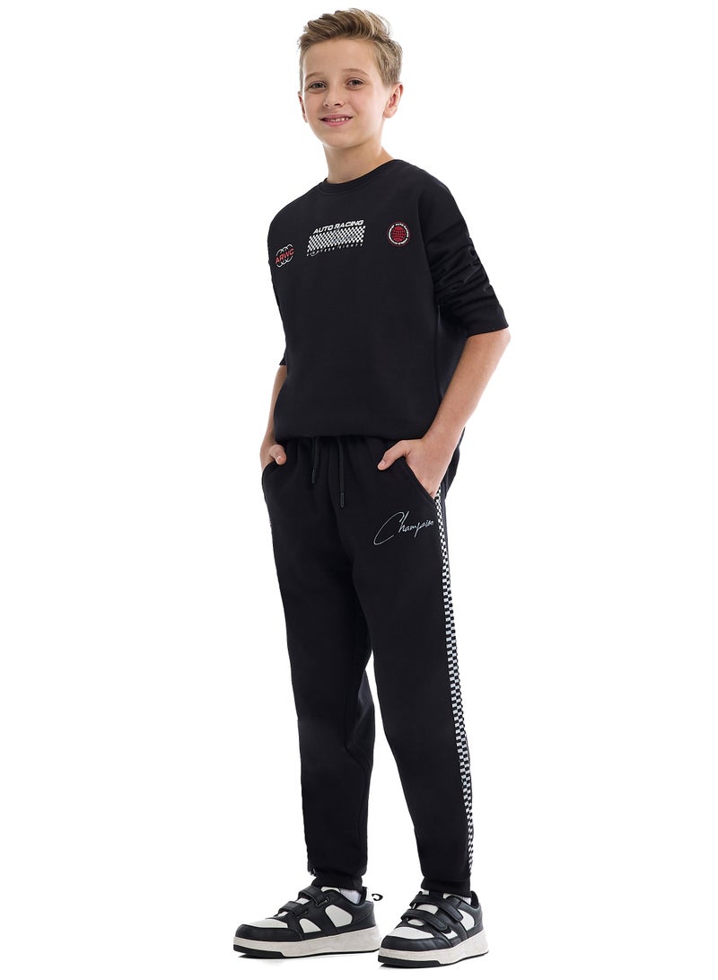 فكتور اند جين طقم هودي وبنطلون رياضي للأطفال باللون الأسود مع شعار مستكشف العالم - Image 5