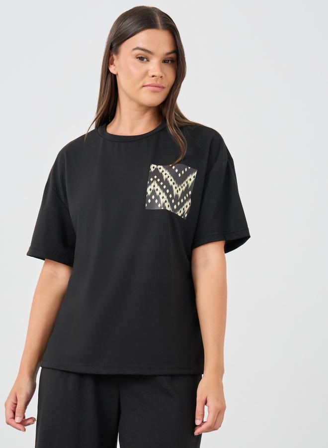 Styli Printed Pocket Round Neck T-Shirt and Pyjama Set - Image 2