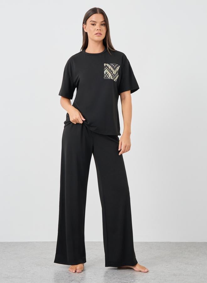 Styli Printed Pocket Round Neck T-Shirt and Pyjama Set - Image 1