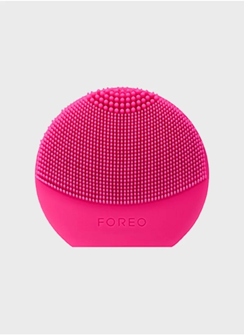 FOREO LUNA play plus Facial Cleansing Brush - Fuchsia