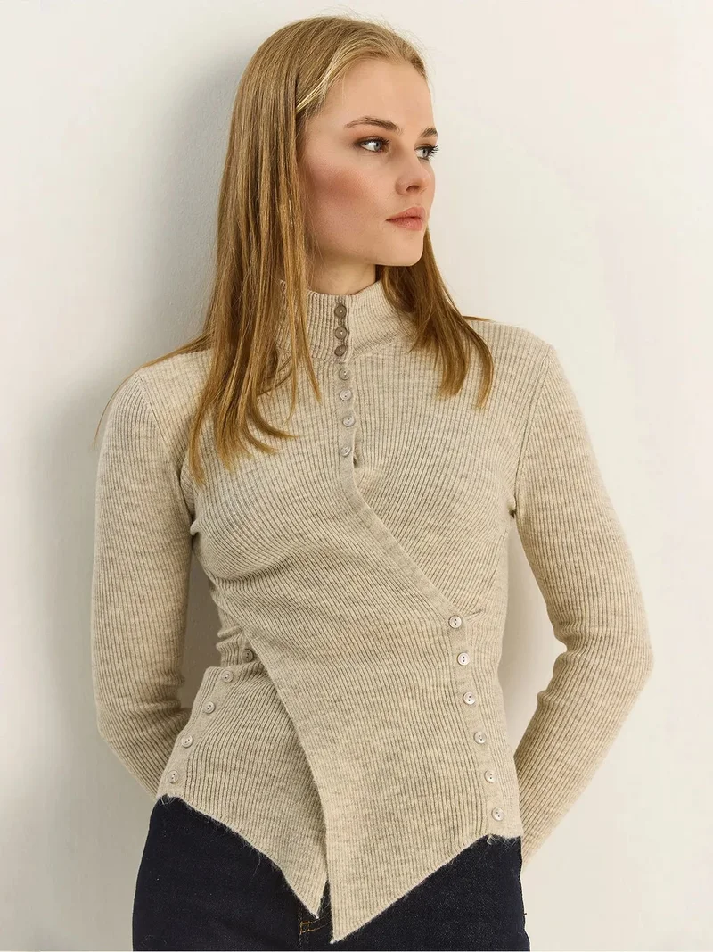 بيانكو لوتشي LUCCI Half Turtleneck Button Detail Sweater