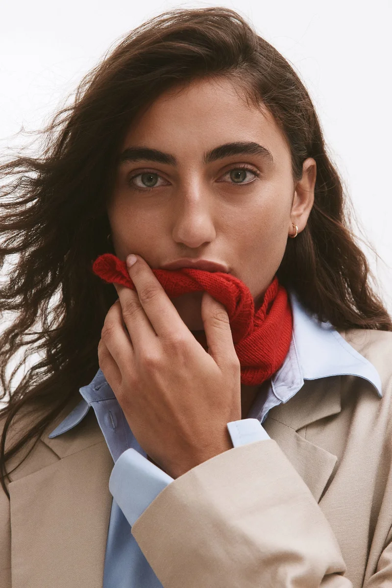 H&M Knitted triangle scarf