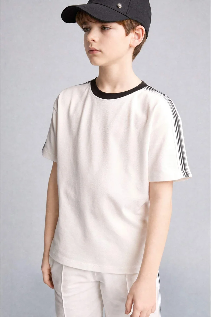 ديفاكتو Oversize Fit Short Sleeve T-Shirt