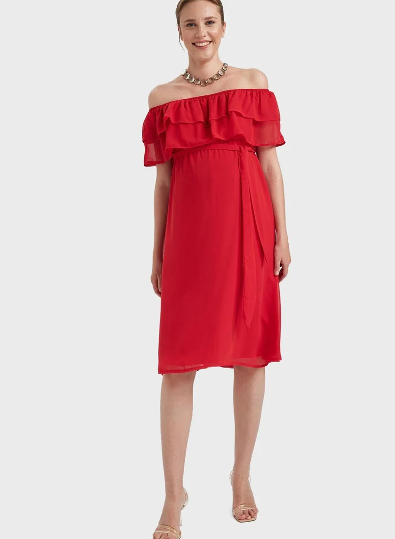 ديفاكتو Ruffled Shoulder Dress