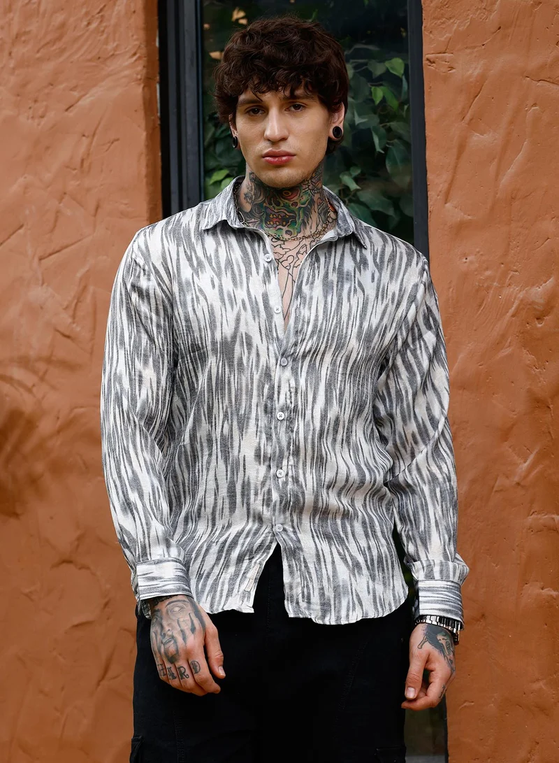كامبوس سوترا قميص كامبوس سوترا رجالي بطبعة متباينة وياقة عريضة وأكمام طويلة بأزرار وحافة منحنية وطبعة تجريدية منسوجة للاستخدام اليومي والكاجوال بلون رمادي فحمي