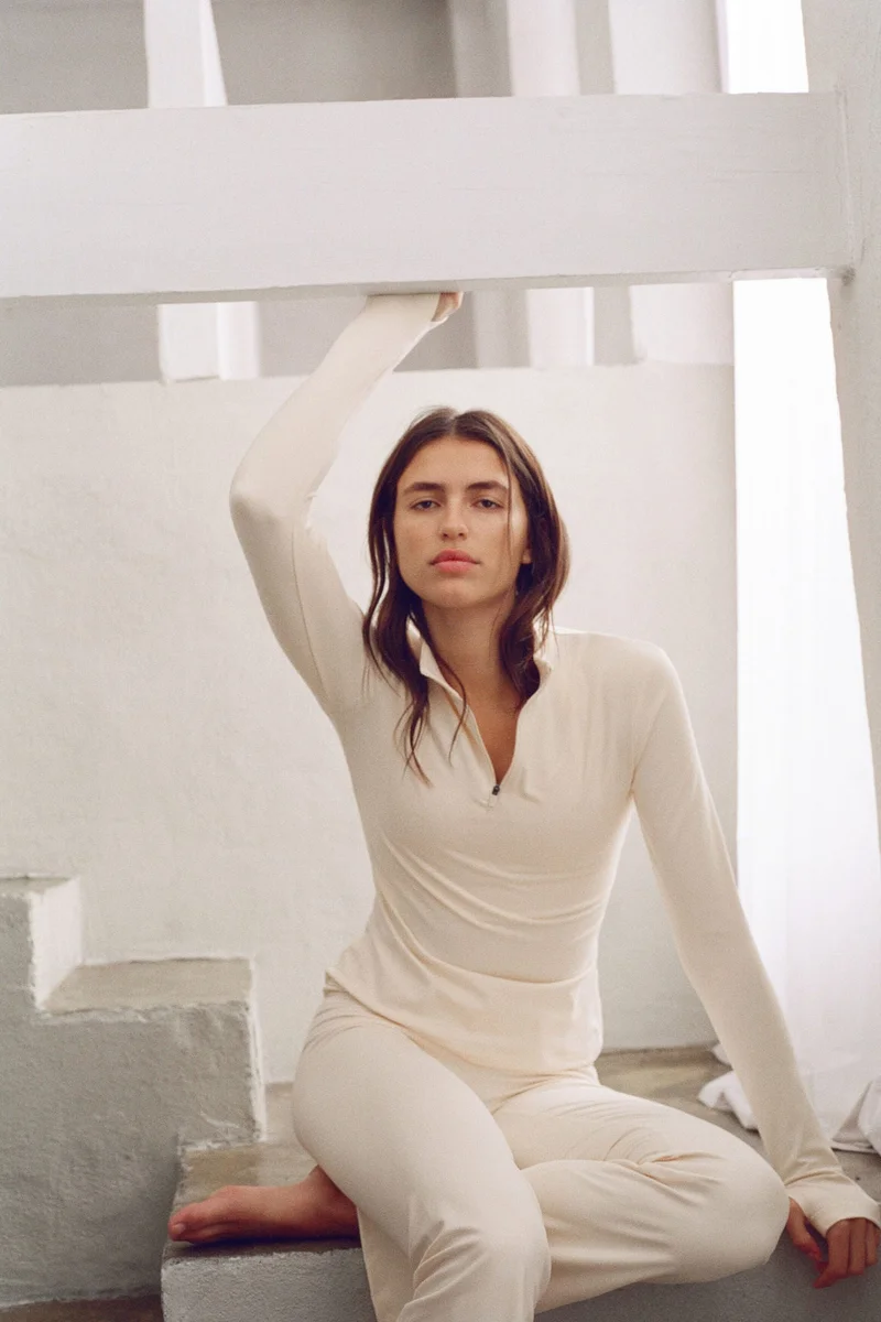 اتش اند ام جاكيت رياضي من نسيج سوفت موف