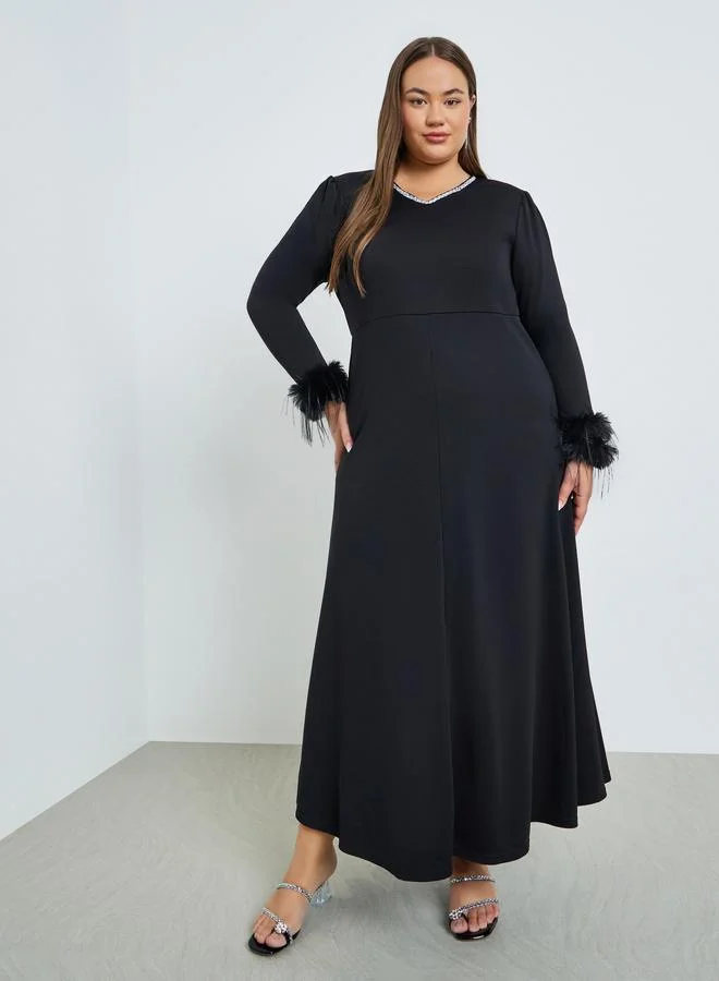 Styli Plus Size Knit Maxi Dress with Faux Fur Detail