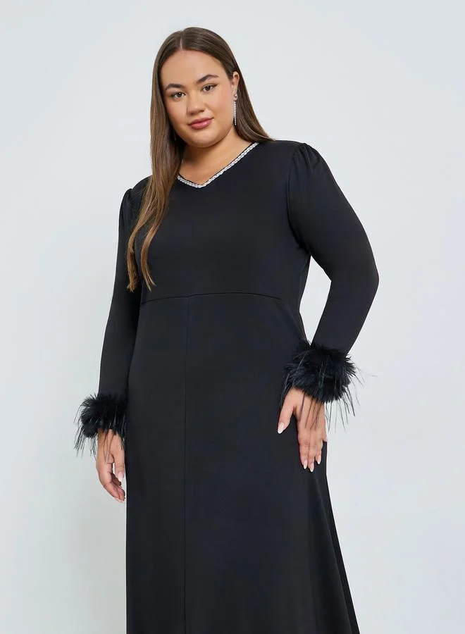 Styli Plus Size Knit Maxi Dress with Faux Fur Detail