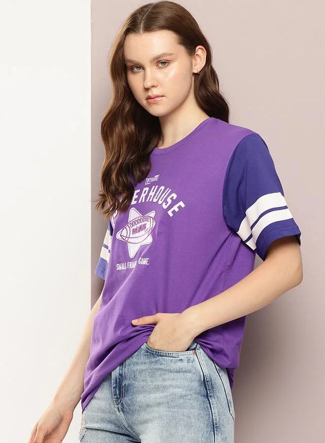 ديلينجر تيشيرت واسع بتفاصيل مرقعة وأكمام قصيرة