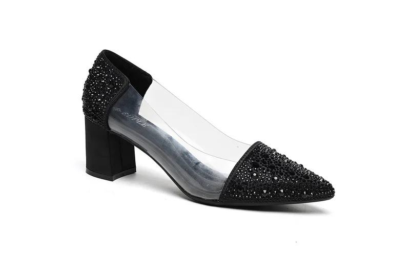 كابلي حذاء بكعب مزين بفتحة جانبية شفافة