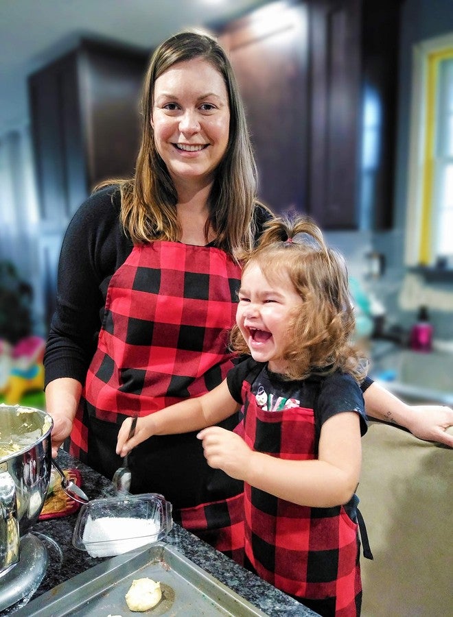 FixGrub Adult & Child Matching Aprons with Pockets, Kitchen Aprons for Cooking, Baking, Crafting, Gardening & BBQ - Cotton Adjustable Red & Black Buffalo Check Plaid Mother Daughter Aprons - Image 5