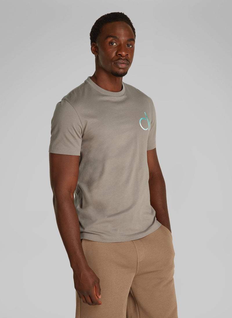 CALVIN KLEIN Ck Chest Logo T-Shirt - Image 1