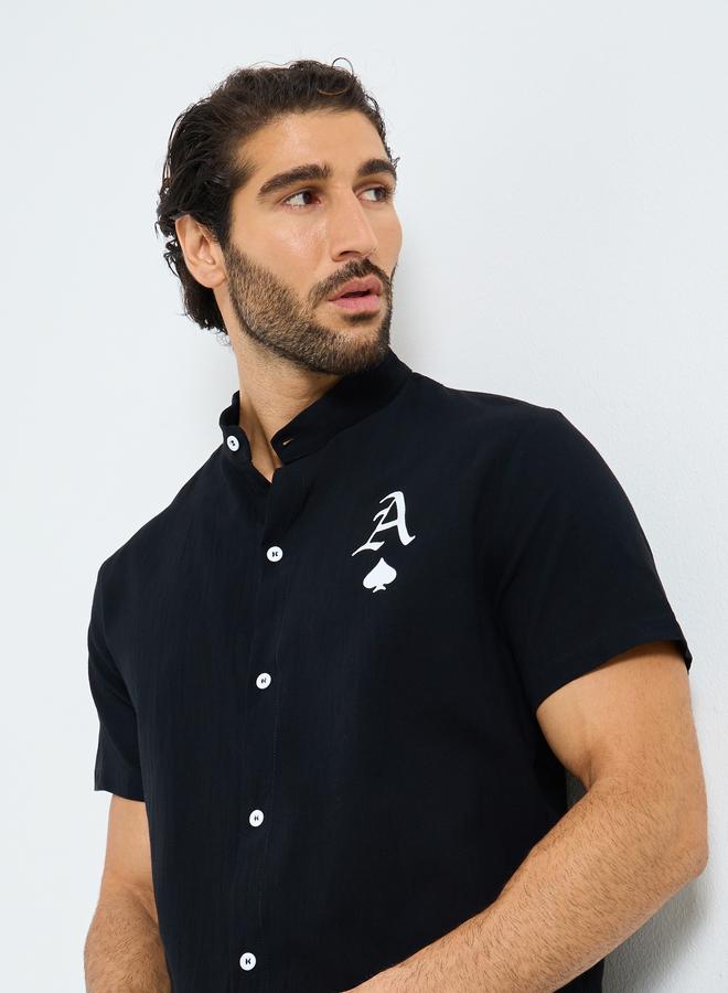 تايك تو قميص أسود بطبعة جرافيك وياقة ماندرين - Image 1