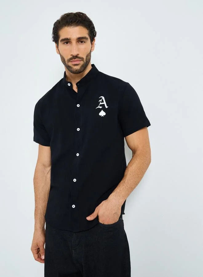 تايك تو قميص أسود بطبعة جرافيك وياقة ماندرين