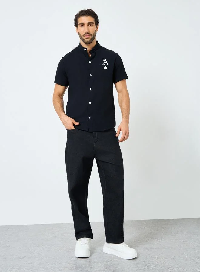 تايك تو قميص أسود بطبعة جرافيك وياقة ماندرين