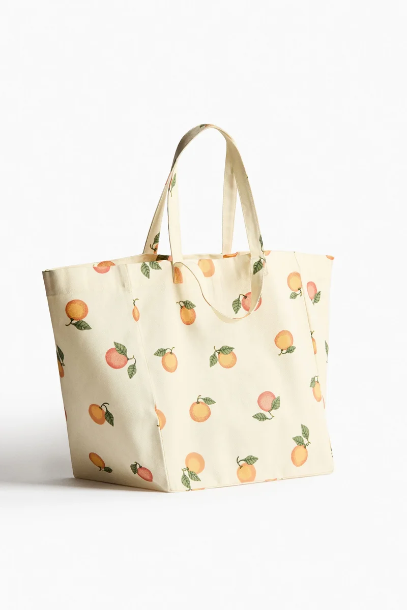 اتش اند ام حقيبة شاطئ مزينة بنقوش