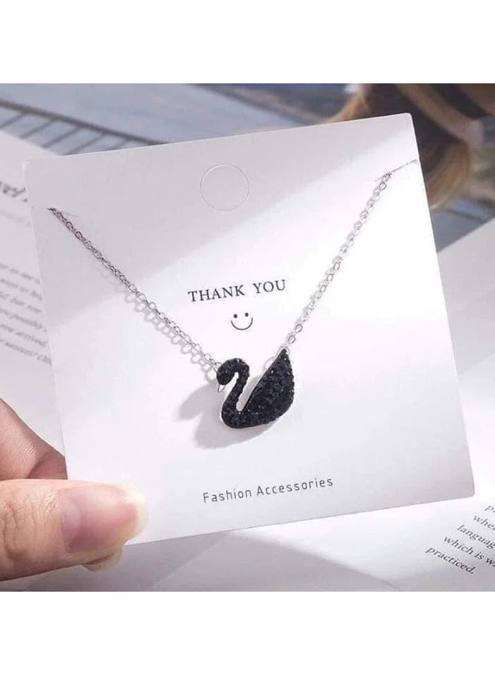 سواروفسكي "أناقة متألقة: سلسلة سواروفسكي من الفضة 925 - قطعة مجوهرات مصنوعة بشكل مذهل تجمع بين الرقي الخالد والتألق المتلألئ، مصممة بخبرة لإضافة لمسة من السحر إلى أي مظهر، مثالية للمناسبات الخاصة والسحر اليومي." - Image 4