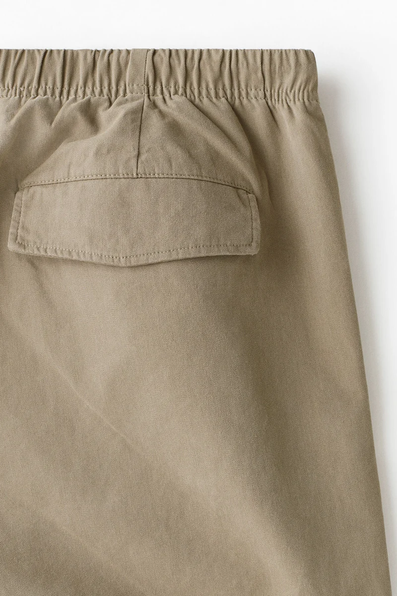 اتش اند ام بنطلون بقصّة مريحة بتفاصيل ملفوفة