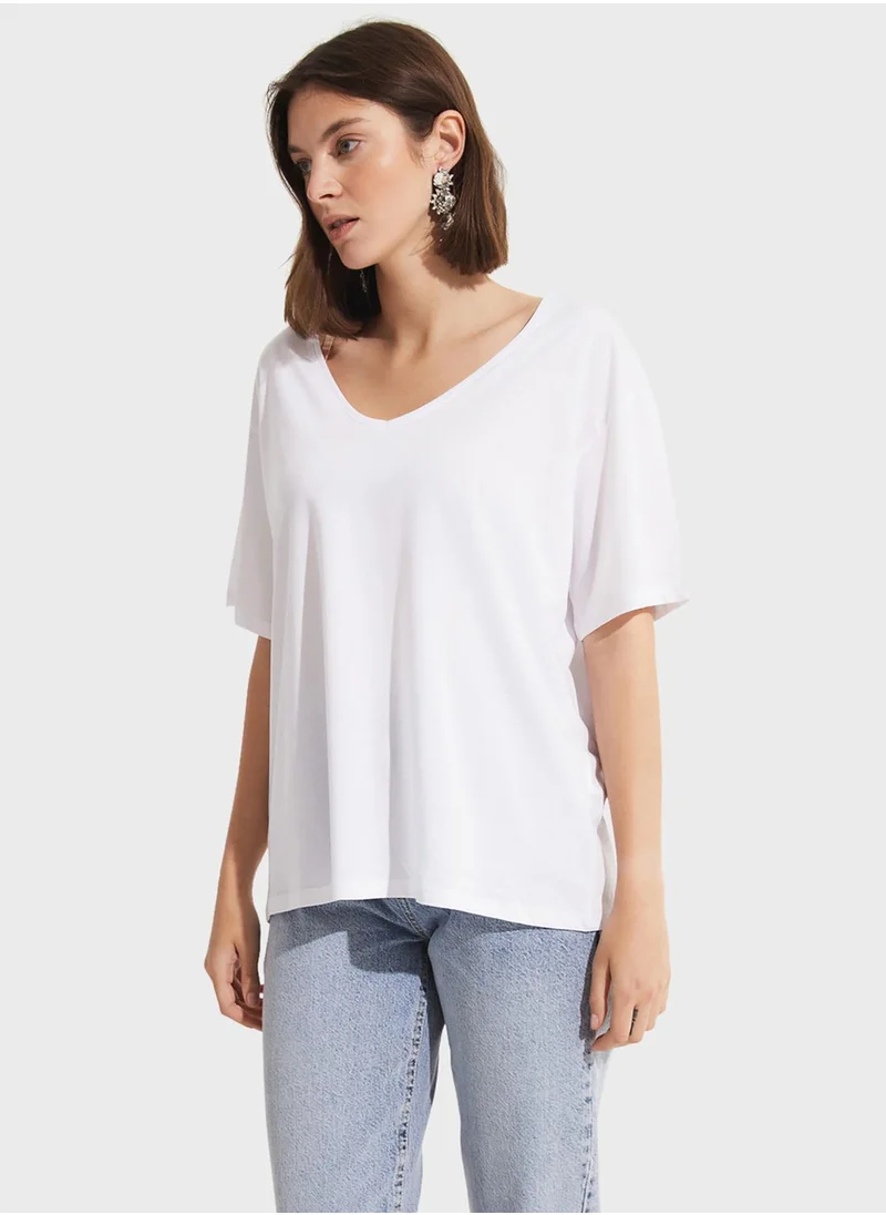 JUNE V-Neck Loose Cut T-Shirt