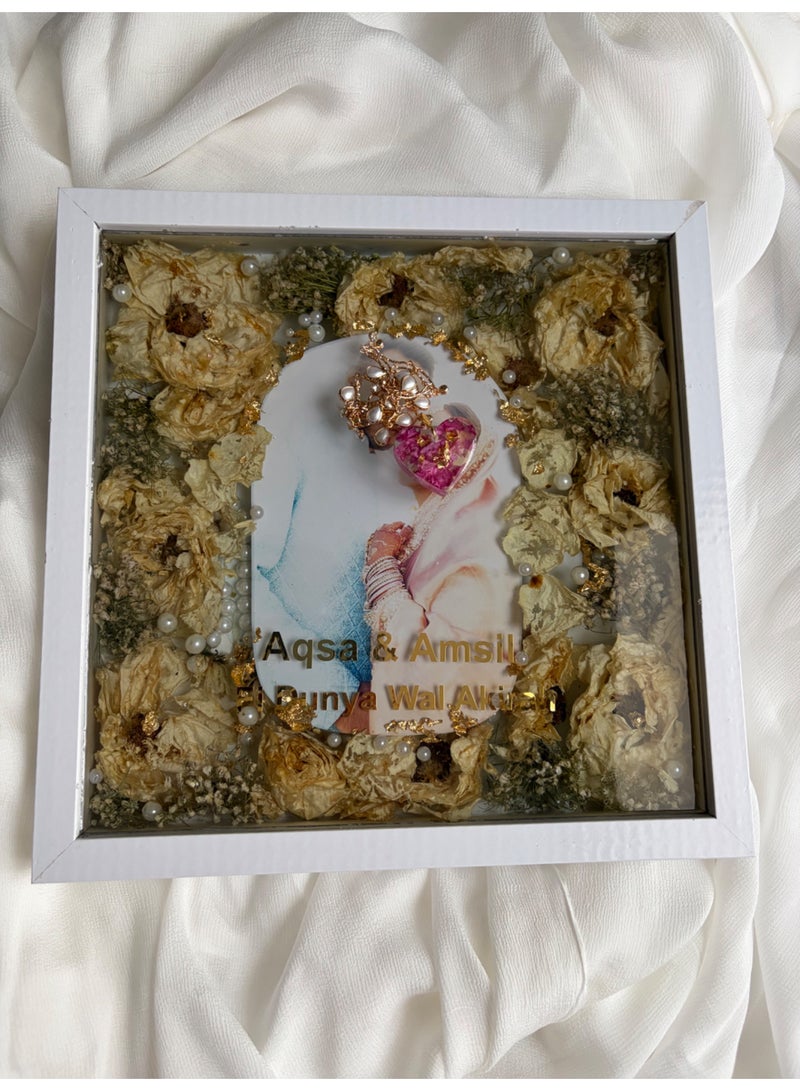 Hazel Vistaa Handcrafted Flower frames - Image 1