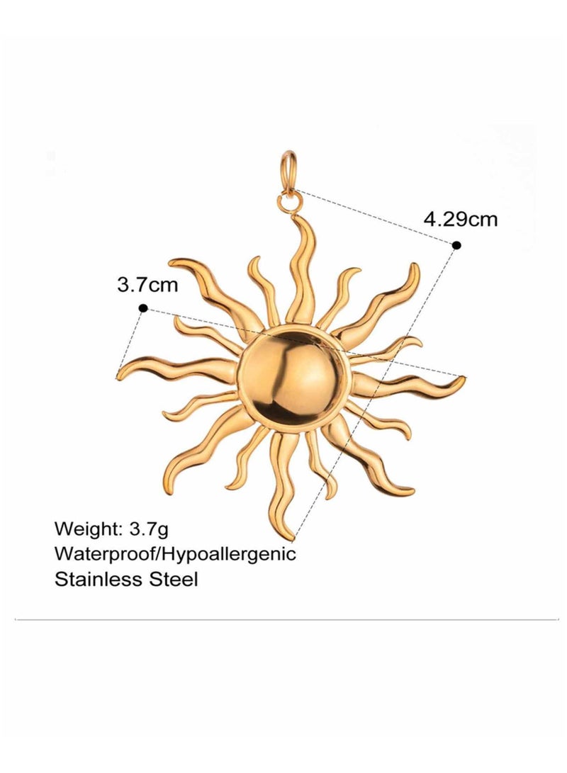 كاف كريشنس تعليقة على شكل شمس، من الفولاذ المقاوم للصدأ مطلي بالذهب عيار 18 قيراط، تصميم على شكل أشعة متموجة - Image 2