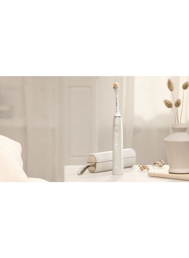 PHILIPS SONICARE - فرشاة أسنان فيليبس سونيكير 9900 برستيج الكهربائية القابلة لإعادة الشحن مع تطبيق SenseIQ وتطبيق Sonicare المدعوم بالذكاء الاصطناعي؛ اللون شامبانيا - HX9992/21 - Image 1