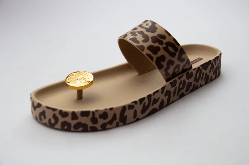 فويسيز Smooth Look Women'S Anti Slip Sole  Printed Strap Sandals - Brown