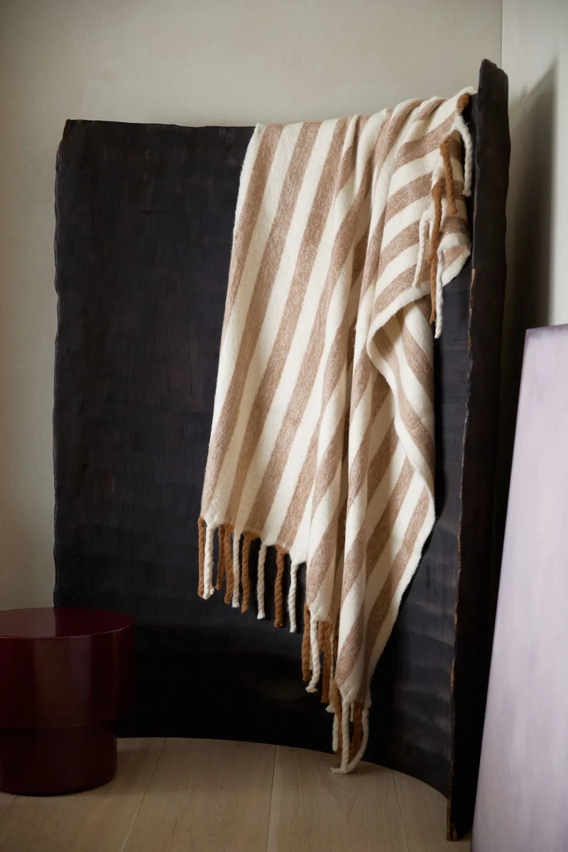 H&M Patterned wool-blend blanket