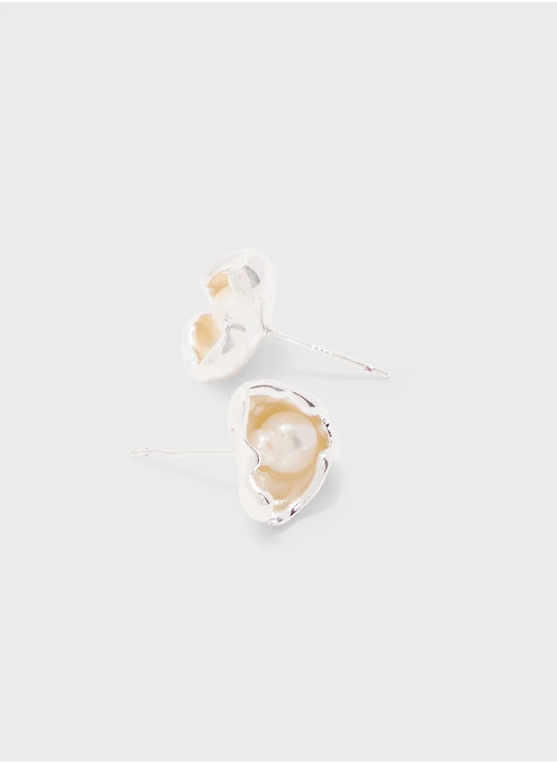 جينجر Pearl Detail Heart Stud Earrings