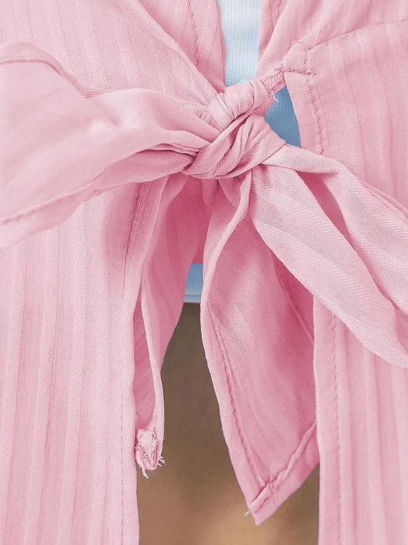 بيغ دارت بلوزة بياقة على شكل حرف  مع ربطة عنق