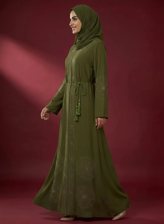 جلو باص عباية مزينة مع حجاب