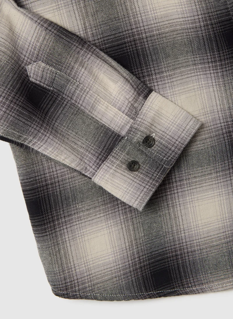 او في اس قميص قطني نقي متعدد الألوان بقصة عادية من