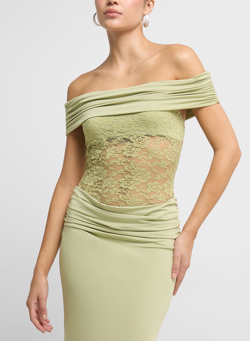 جينجر فستان سهرة مكشوف الأكتاف بدانتيل وقصة درابيه - Image 3