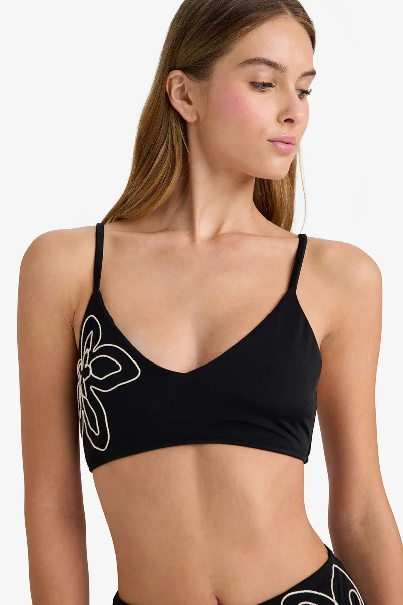 ديفاكتو Regular Fit Embroidered Bikini Top