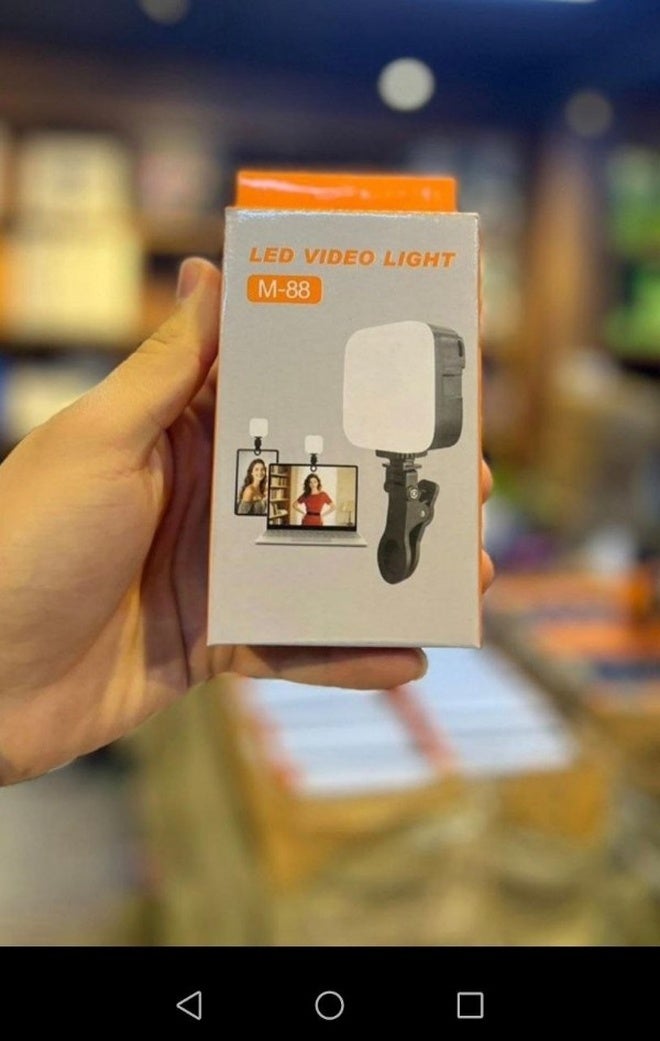 سيلفي رينج لايت LED للموبايل واللاب توب والتابلت – Clip On Selfie Light للتصوير والبث المباشر – إضاءة احترافية لصناعة المحتوى والتيك توك واليوتيوب – لمبة سيلفي للمكالمات والفيديو والريلز – إضاءة ناعمة قابلة للتثبيت – مناسبة للإنفلونسرز والفلوغر والتصوير الليلي