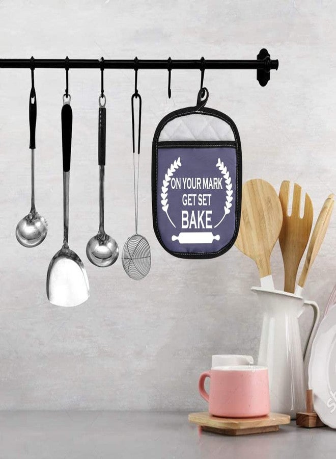 حامل أواني فرن مستوحى من برنامج WCGXKO Baking Show مزود بجيب، من ماركة Get Set Bake (Get Set Bake bl) - Image 4