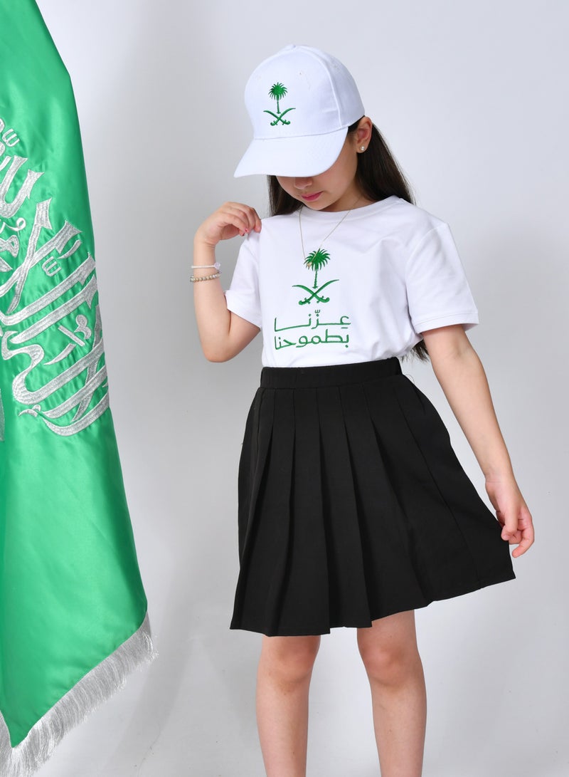 عبايات حوراء تيشيرت ابيض بتطريز شعار عزنا بطموحنا (للأولاد والبنات) - Image 1