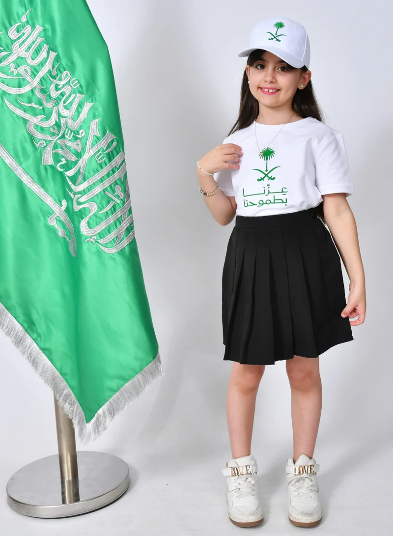 عبايات حوراء تيشيرت ابيض بتطريز شعار عزنا بطموحنا (للأولاد والبنات)