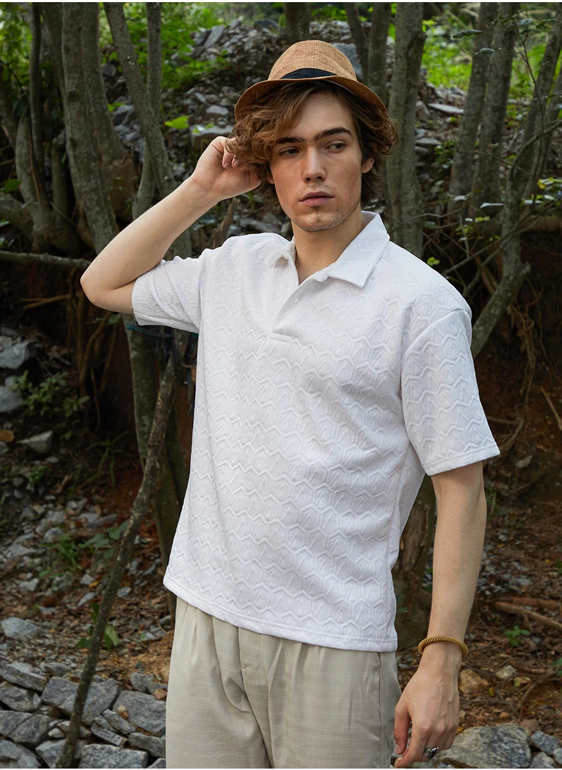 Campus Sutra Men's Daisy White Zigzag-Tactile T-Shirt