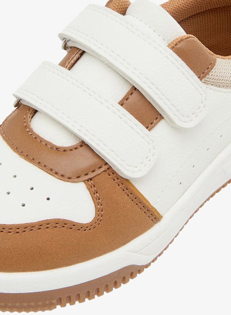 جونيورز سنيكرز أولاد بألوان متداخلة مع إغلاق بشريط لاصق - Image 4