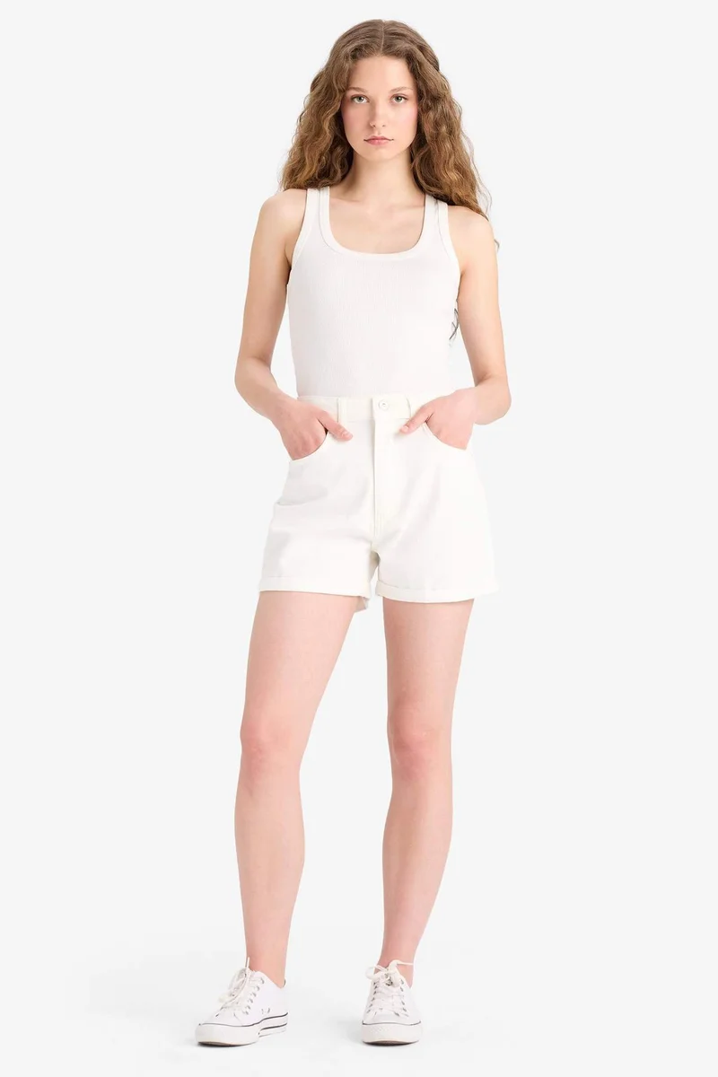 ديفاكتو Mom Fit High Waist Folded Leg Denim Shorts